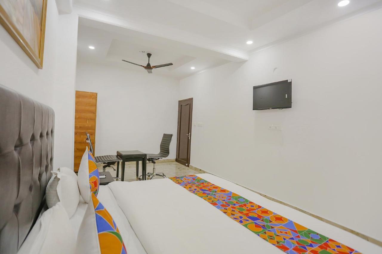 Fabexpress Taj Residency Near Yashobhoomi Convention Centre Hotel Delhi  Exterior photo